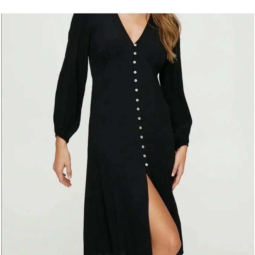Black Button-Front V-Neck Long Sleeve Dress - Picture 2 of 10